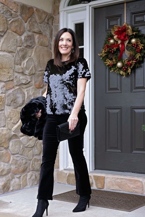 Holiday Party Outfit Black Pants, Black Cocktail Pants Outfit, Christmas Party Outfits Over 40, Christmas Party Pants Outfit, Casual Christmas Day Outfit Women, Black Jeans Christmas Outfit, Dressy Tops With Black Pants, Styling Velvet Pants, Holiday Party Looks 2024