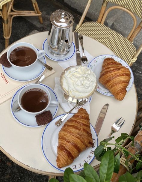 Croissant In Paris, Croissants In Paris, Paris Croissant Aesthetic, Croissant France Aesthetic, Coffee Croissant Aesthetic, Paris Breakfast, Parisian Life, Paris Cafe, Think Food