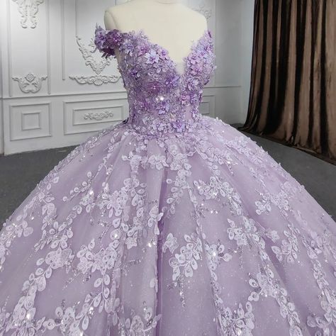 Lavender Quince Dress, Light Purple Quinceanera Dresses, Rapunzel Quince, Bar In Home, Purple Sweet 16, Sweet 15 Party Ideas Quinceanera, Purple Quince, Quinceanera Themes Dresses, Quinceañera Dresses