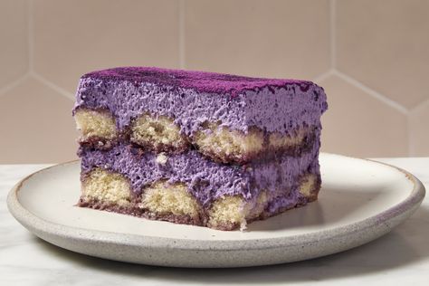 The color is unreal. Ube Dessert Aesthetic, Tiramisu Pictures, Ube Banana Pudding, Ube Tiramisu Recipes, Ube Tiramisu, Taro Desserts, Fluffy Banana Pudding, Aesthetic Tiramisu, Ube Pie