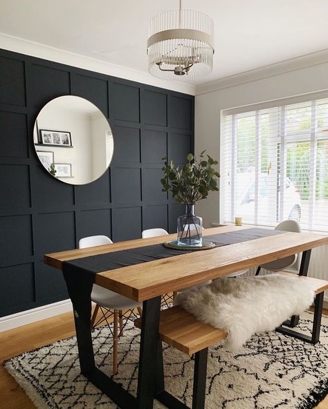 Navy panelled feature wall in dining room Wall Panels Dining Room, Dining Room Feature Wall Ideas, Dining Room Feature Wall, Dining Room Paneling, Room Feature Wall, Feature Wall Ideas, Kitchen Feature Wall, Dining Room Accent Wall, Dining Room Accents