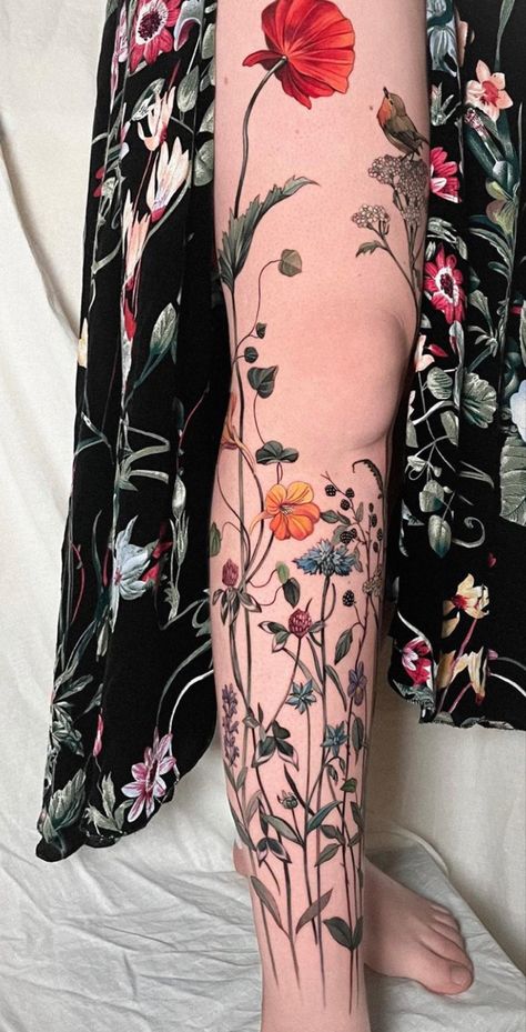 Vanessa Core, Botanisches Tattoo, Ephemeral Tattoo, Flower Leg Tattoos, Thumb Tattoos, Wildflower Tattoo, Leg Tattoos Women, Leg Sleeve Tattoo, Botanical Tattoo