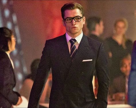 Eggsy Kingsman, Taron Edgerton, Taron Egerton Kingsman, Kings Man, Taron Egerton, Cute Actors, Fete Halloween, Film Serie, Elton John