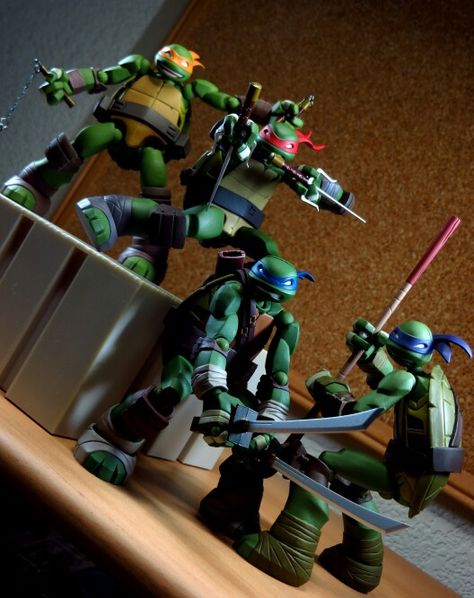 Revoltech tmnt homage to debut cover Ninja Turtle Toys, Art Toys Design, Teenage Mutant Ninja Turtles Artwork, Teenage Mutant Ninja Turtles Art, Ninja Turtles Artwork, Tmnt Artwork, Teenage Ninja, Teenage Ninja Turtles, Tmnt Art