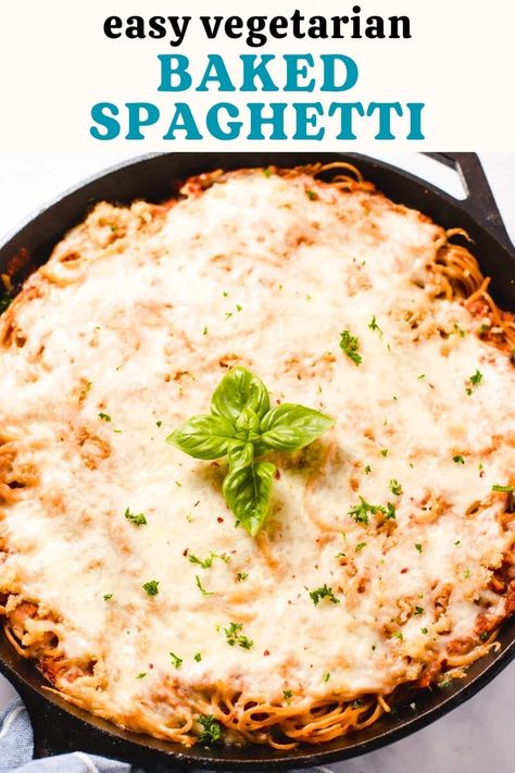 Combine spaghetti, pasta sauce, and veggies for an easy and sliceable vegetarian baked spaghetti! Inspired by spaghetti pie, this is a fantastic meatless option for family dinners and it's super easy to customize. Vegetarian Spaghetti Pie, Baked Spaghetti Recipe No Meat, Spaghetti Sauce Vegetarian, No Meat Spaghetti Recipes, Meatless Spaghetti Recipes, Meatless Baked Spaghetti, Spaghetti Pie Recipe Easy, Baked Spagetti, Meatless Spaghetti