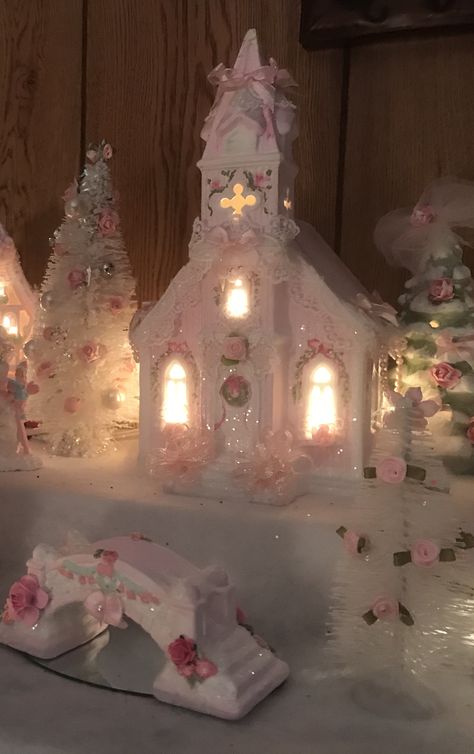 Shabby chic village Classic Christmas Decor, Wallpers Pink, Magic Christmas, Christmas Dreaming, Winter Princess, Coquette Christmas, Pink Xmas, Winter Fairy, Pink Christmas Decorations