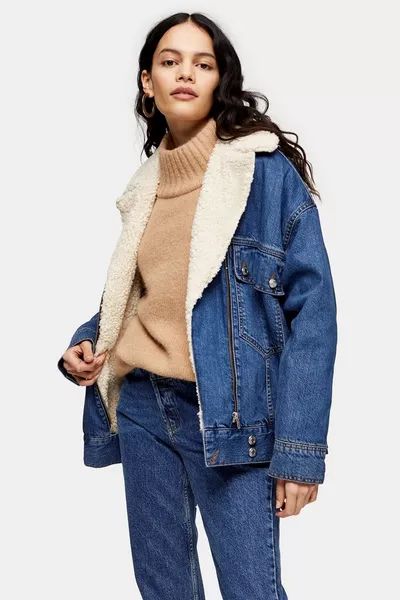 Oversized Borg Lined Biker Denim Jacket as part of an outfit Denim Borg Jacket Outfit, Borg Denim Jacket Outfit, Winter Denim Jacket Outfit, Biker Denim Jacket, Zara 2020, Outfit Ideas For Work, Zara Denim Jacket, Sherpa Denim Jacket, Biker Denim