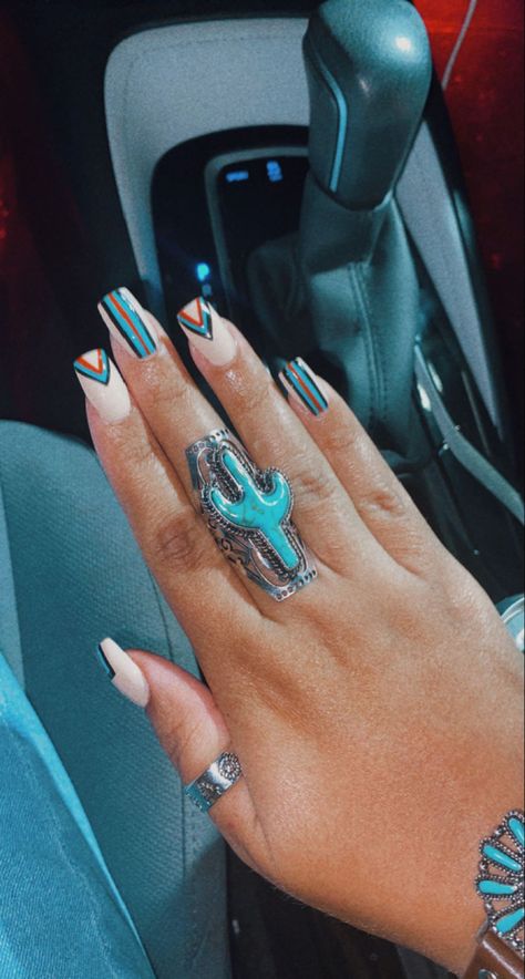 Western inspired nails Tourquise Jewelry Outfits, Cute Western Nails Acrylic Simple, Nails Design Western, Cute Simple Nails Western, Cute Western Fall Nails, Fall Nails Western, Black Western Nails Acrylic, Neutral Western Nails, Acrylic Nails Western