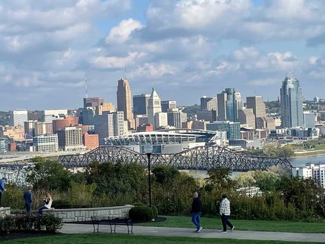 Across the river from Cincinnati, Covington, Kentucky, has much to offer What To Do In Lexington Ky, Best Restaurants In Lexington Ky, Newport Ky, Covington Kentucky, Elizabethtown Kentucky, Newport Aquarium, Cincinnati Skyline, Covington Ky, Riverside Drive