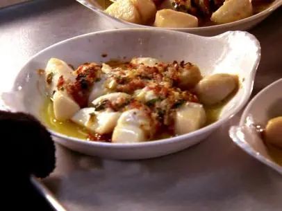 Bay Scallop Gratin Recipe | Ina Garten | Food Network Scallop Gratin, Barefoot Contessa Recipes, Coquille St Jacques, Perfect Dinner Party, Ina Garten Recipes, Coquille Saint Jacques, Gratin Dish, Scallop Recipes, Barefoot Contessa