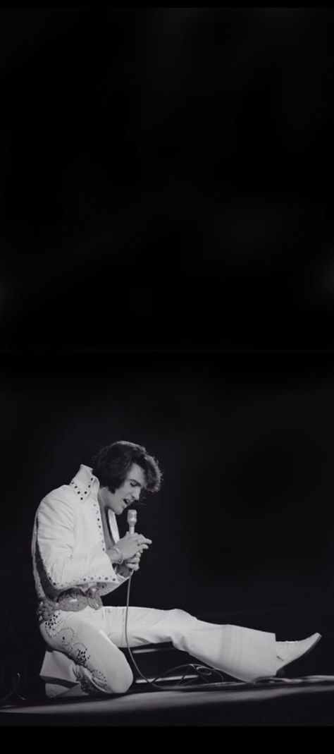 Black And White Elvis Pictures, Elvis In Jumpsuit, Elvis If I Can Dream Wallpaper, Elvis Background Iphone, Elvis Presley Kiss, Elvis Astetic, Elvis Presley Astethic, Elvis Presley 70s Wallpaper, Elvis Iphone Wallpaper