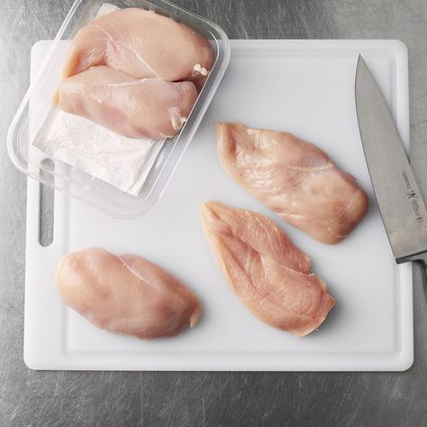 Thawing Chicken Quickly, How To Thaw Chicken Quickly, Defrost Chicken Quickly, Thawing Chicken, Thaw Chicken Breast, Defrost Chicken, Chicken Tenderloins, Small Chicken, Raw Chicken