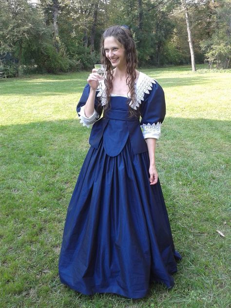 Godiva's Wardrobe: Dark blue 1630s dress 1630s Fashion, 17th Century Dresses, Rpg Clothes, 17th Century Dress, 17th Century Fashion, Dark Blue Dress, History Fashion, Antique Dress, Historical Dresses