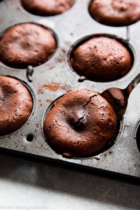 Muffin Tin Lava Cake, Chocolate Lava Cake Muffin Tin, Lava Cupcakes Easy, Lava Cake Recipe Muffin Tin, Lava Cakes In Muffin Tins, Easy Lava Cake Recipe, Chocolate Lava Cake Easy, Lava Cake Easy, Choc Lava Cake