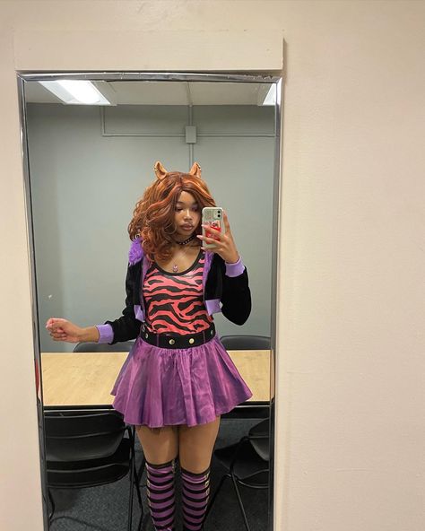 Clawdeen Halloween Outfit, Clawdeen Wolf Costume Ideas, Claudine Halloween Costume, Clawdeen Jacket, Clawdeen Wolf Outfit Ideas, Claudia Monster High Costume, Monster High Halloween Costumes Clawdeen, Clawdeen Outfit Ideas, Claudine Wolf Halloween Costume