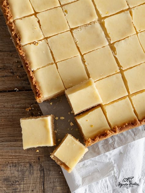 Lemon Creamy Dessert, Lemon Squares With Condensed Milk, Lemon Pastry, Lemon Sweets, Condensed Milk Recipes Desserts, Milk Recipes Dessert, Lemon Squares, Lemon Curd Recipe, Condensed Milk Recipes