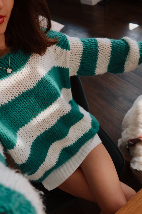 Girl wearing cozy knitted green and white striped jumper with white mini skirt Christmas Jumper Outfit, Christmas Sweater Outfits, Cute Jumpers, Stripe Jumper, Crochet Fairy, Winter Jumpers, Fall Knitting, Pink Jumper, Cute Preppy Outfits