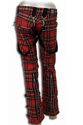 kind of hot topic-y but i have always loved punk plaid pants Plaid Punk Pants, Goth Diy, Plaid Pants Outfit, Punk Fashion Diy, Punk Plaid, Tripp Pants, Tartan Fashion, Patch Pants, Tartan Pants