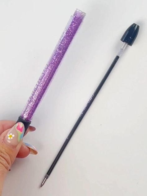 Rsvp Pens Diy, Making Pens With Resin, Decorated Pens Diy, Diy Ink Pens Ideas, How To Make Glitter Pens With Epoxy, Uv Resin Glitter Pens, Glitter Ink Pens, Decorative Pens Diy, Floating Glitter Pens