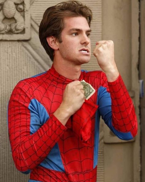 Peter Parker Andrew Garfield, Spiderman Meme, Garfield Pictures, Andrew Garfield Spiderman, Garfield Spiderman, Bug Boy, Celebrity Look Alike, Andrew Garfield, Amazing Spiderman