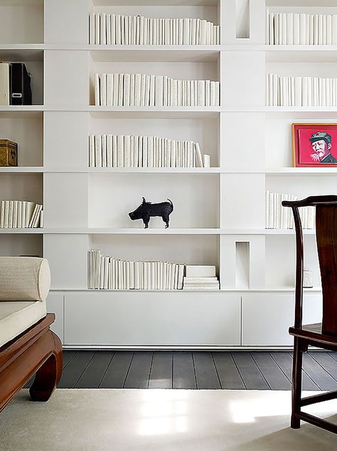 10 Best Home Libraries - Camille Styles Nha Ong, Minimalist Bookshelves, Zen House, Modern Bookshelf, Modern Bookcase, Bookshelf Design, Home Libraries, Built In Bookcase, Home Library