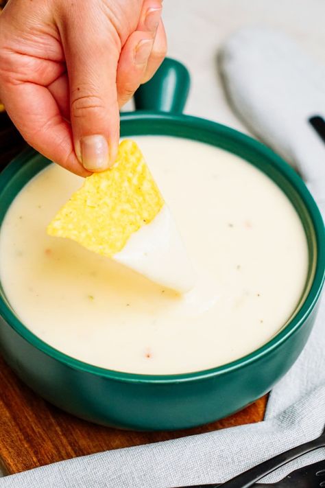 Hot Onion Dip, Queso Blanco Recipe, Black Bean Dip Recipe, Queso Blanco Dip, Baked Taquitos, White Queso Dip, White Queso, Nacho Dip, Onion Dip Recipe