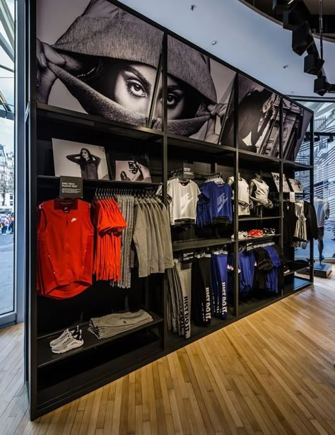 Nike Store Interior, Sport Store Design, Clothing Wall Display, Nike Store Design, Les Halles Paris, Retail Store Layout, Shoe Store Design, Clothing Store Displays, Retail Store Interior Design