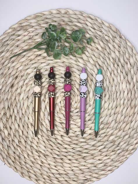 Silicone bead pen / beaded pen / beadable pen / cow print pen / leopard print pen / writing pen / custom pen Instrument Craft, Resin Pens, Resin Colors, Resin Pen, Custom Pen, Pen Craft, Pen Writing, Pen Diy, Pretty Pens