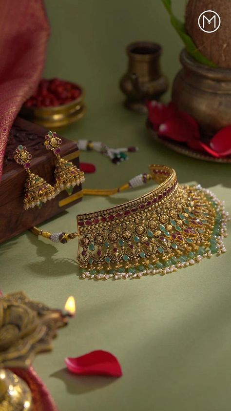 Jewellery Photography Inspiration, Indian Wedding Jewelry Sets, Jewelry Product Shots, Creative Jewelry Photography, Antique Necklaces Design, Indian Bridal Jewelry Sets, Fancy Jewelry Necklace, Bridal Jewellery Design, Gold Bridal Jewellery Sets