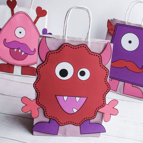 Valentine Sacks (Love Monsters) - The Teacher Wife Monster Paper Bag, Craft Monster, Monster Valentine, Love Monsters, Preschool Valentine Crafts, Valentine Card Box, Monster Valentines, Monster Craft, Paper Bag Crafts