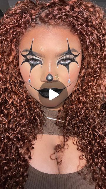 Kelly Hernandez on Instagram: "Glam clown make-up tutorial🖤✨ inspo found on pinterest!  #creativemakeup #clownmakeup #glamclownmakeup #copperhair #coppercurls #fallhaircolor #fallhairstyles #blackmakeup #darkclownmakeup" Beautiful Clown Makeup, Jester Makeup Female Easy, How To Clown Makeup, Clown Makeup For Kids, Simple Cute Clown Makeup, Glam Clown, Zombie Clown, Clown Doll Makeup, Creepy Clown Makeup Women