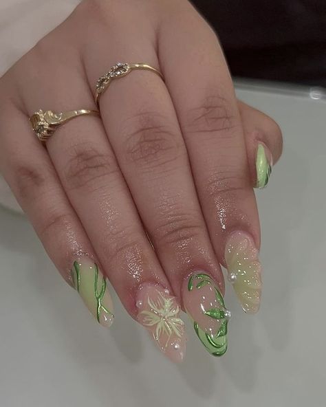 Princess And The Frog Nails Almond, Princess Tiana Nails, Tiana Nails, Princess And The Frog Nails, Tinkerbell Nails, Virgo Nails, Nurse Nails, Sweet 16 Nails, Quinceanera Nails