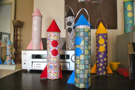 Project: Mommie: Rocket "Goody Bag" Containers Made From Pringles Cans Transportation Prek, Rainbow Bright Party, Preschool Homework, Junk Modelling, Art Homework, Rocket Party, Toilet Roll Craft, Pringles Can, Outer Space Party