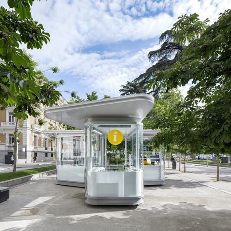 Gallery of Madrid Tourist Information Pavilions / José Manuel Sanz Arquitectos   Irene Brea - 18 Outdoor Kiosk, Security Kiosk, Information Kiosk, Ticket Booth, Guard House, Shop Facade, Airport Design, Kiosk Design, Information Center