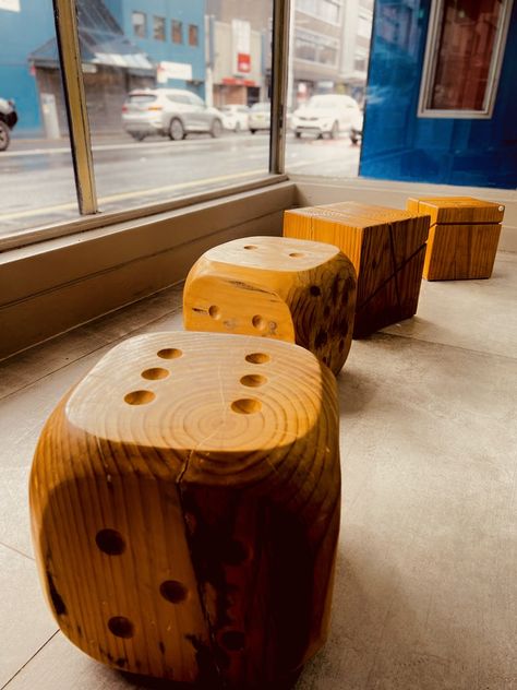 Wooden sitting arrangement in the form of dice Dice Table Diy, Dice Furniture, Wood Dice Craft Ideas, Diy Wood Dice Ideas, Dice Stool, Wooden Dice Decor, Wooden Dice Tower, Wooden Dice Tray, Sitting Arrangement