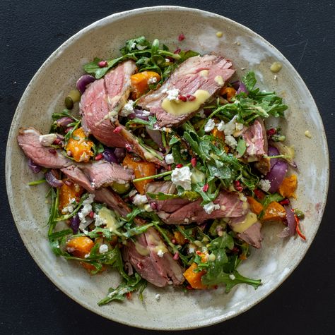 Roastbeef Salad, Lamb Salad Recipe, Lamb Lunch Ideas, Roast Lamb Dinner, Lambs Lettuce Salad, Roast Lamb Dinner Sides, Greek Lamb Bowl Recipe, Restaurant Salads, Salad To Go With Lamb