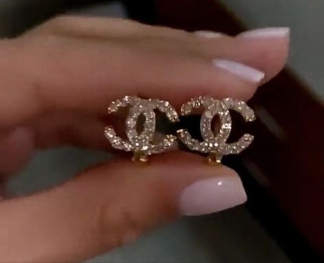 Small Chanel Earrings, Ice Jewelry Aesthetic, Diamond Earrings Aesthetic, Baddie Jewelry, Icy Jewelry, Jewelry Expensive, Hey Harper, Sleek Watch, Always Late