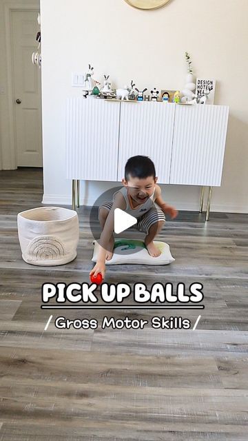 Claire | Kids’ Play & Learn on Instagram: "PICK UP BALLS- Gross Motor Skills  Low-prep play that uses household stuffs and  keeps kids moving! And it trains kids’ gross motor skills - muscle controls, body balancing and coordination.  💡Good for kids 2.5 years and up ❤️  You will only need: ⭐️Balls  ⭐️Cushion ⭐️Container for the balls  Perfect for: 🍎Body balance  🍎Body coordination 🍎Muscle controls  🍎Reaction time training 🍎Eye-hand coordination  Hope this is fun for you and your little one(s), and feel free to save it for later or share with someone who might like it 💕🥰  ❤️Follow for more play ideas❤️ . . . . #早教  #educationalplay #earlyeducation #learningthroughplaying  #concentrationskills #eyehandcoordination  #toddlerplayideas #toddlerfun  #toddleractivities #diyplayideas  #mom Ball Pit Activities, Balance Activities For Kids, Gross Motor Skills For Toddlers, Ball Games For Kids, Gross Motor Skills Activities, Gross Motor Activities For Preschoolers, Gross Motor Activities For Kids, Gross Motor Activities For Toddlers, Balance Activities