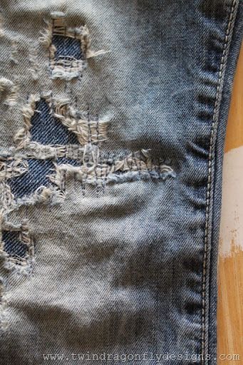 How to patch kids jeans in a cool way Visible Mending Jeans, Patched Jeans Diy, How To Patch Jeans, Patched Denim Jeans, Denim Repair, Stitch Patch, Patch Jeans, Denim Art, Boho Denim