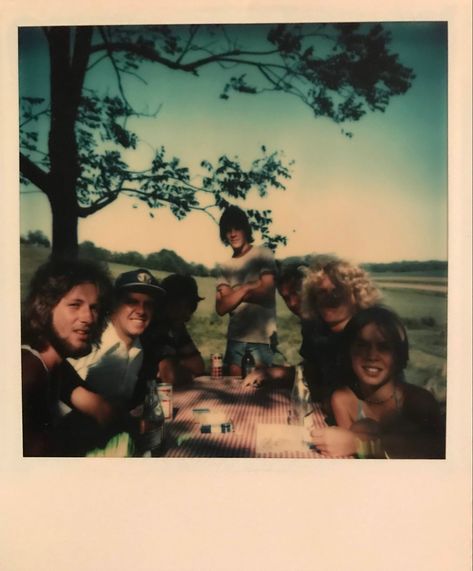 Real Pictures From The 70s, 80s Polaroid Pictures, 70s Film Aesthetic, 70s Polaroids, Summer Polaroids, 70s Friends, 1970s America, 80s Polaroid, Summer Polaroid