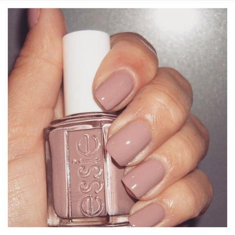 Essie (Lady Like) GLOWOFELEGANCE.COM  Instagram- glowofelegance  Twitter- glowofelegance  Facebook- glowofelegance  Pinterest - glowingelegance Neutral Dip Nail Colors, Fingernail Ideas, Essie Nail Polish Colors, Neutral Nail, Mauve Nails, True Autumn, Nails 2018, Lady Like, Colorful Nail