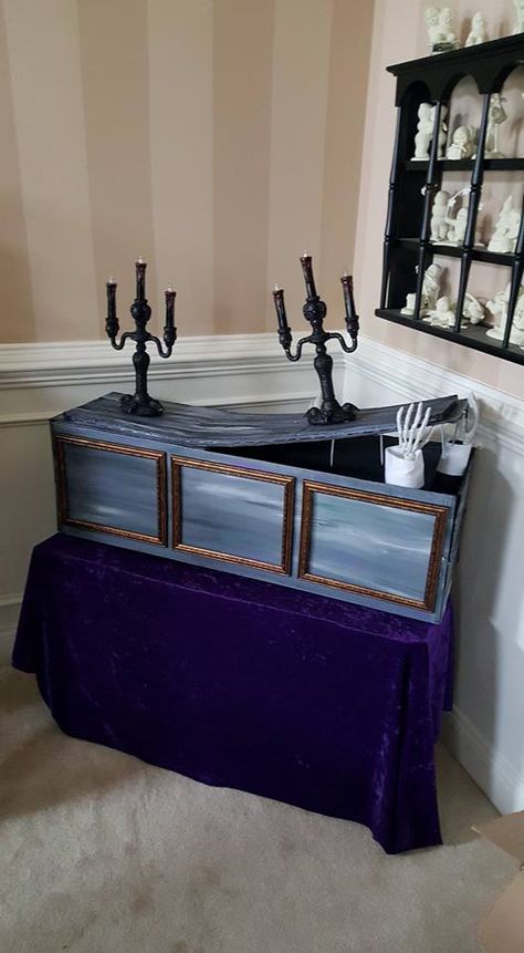 Haunted Mansion Photo Backdrop, Haunted Mansion Coffin Diy, Haunted Mansion Decoration, Disney Haunted Mansion Party Ideas, Haunted Mansion Themed Halloween Decor, Halloween Haunted Mansion Decor, Haunted Mansion Diy Props, Haunted Mansion Party Favors, Haunted Mansion Party Decoration