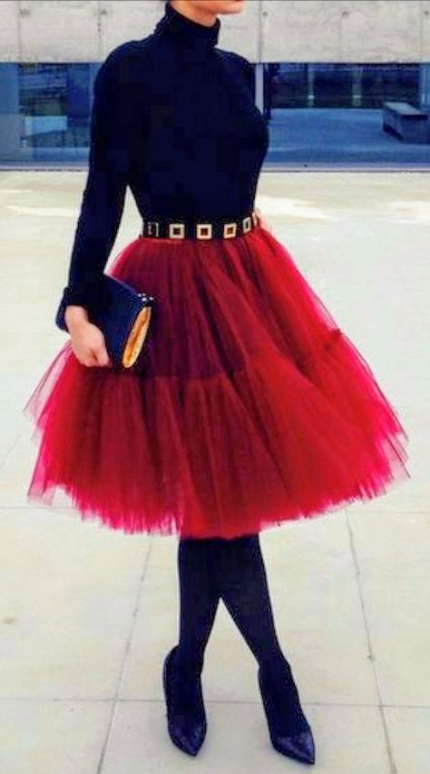 Red Tutu Skirt Outfit, Red Tulle Skirt Outfit, Tutu Outfits For Women, Tulle Skirt Outfit Winter, City Day Outfit, Mesh Skirt Outfit, Red Tutu Skirt, Tutu Skirt Outfit, Christmas Fashion Outfits