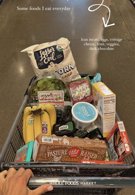 Healthy Packaged Foods, Healthy Snacks For Studying, Healthy Groceries Aesthetic, Clean Grocery List, Grocery Shopping Aesthetic, Healthy Grocery Shopping, Study Snacks, Healthy Breakfast Snacks, Healthy Pantry