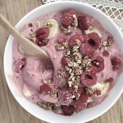 Princess Food, Pink Smoothie, Tout Rose, Pink Foods, Healthy Food Motivation, Think Food, All I Ever Wanted, Healthy Girl, Smoothie Bowl