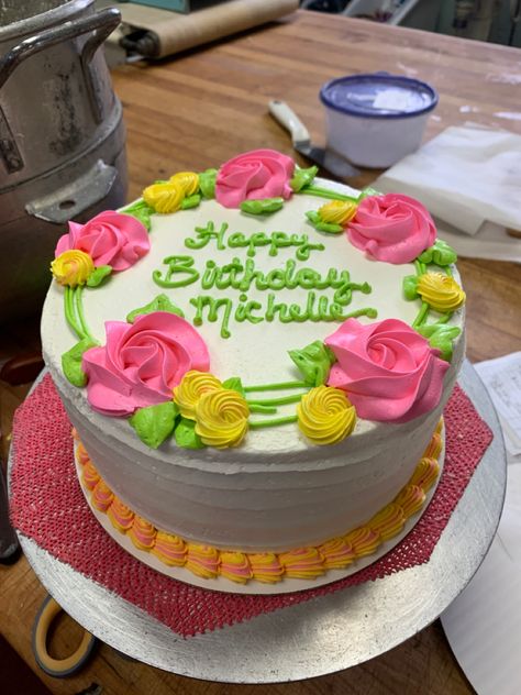 Simple Birthday Cake For Mother, 8 Inch Round Cake Birthdays, Simple Cake For Mother's Day, Round Cake With Heart Design, Cake Decorating Ideas Simple, Cute Mother’s Day Cake, Mother’s Day Decorated Cake, Round Birthday Cakes, Dq Cake