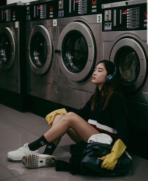 Vintage Laundromat Photoshoot, Laundry Photoshoot Ideas, Launderette Photoshoot, Laundromat Photoshoot Aesthetic, Washing Machine Photoshoot, Laundry Mat Photoshoot, Laundromat Aesthetic, Laundry Photoshoot, Laundry Photography