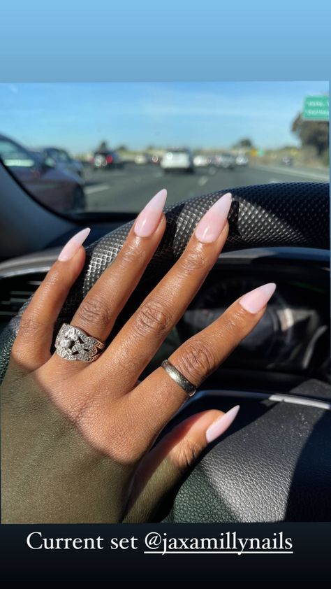 Almond Nails Designs Summer Black Women, Short Almond Acrylic Nails Black Women, Almond Shape Nails Black Women, Almond Shaped Nails Black Women, Pink Nude Almond Nails, Almond Shaped Nails Long, Pointed Almond Nails, Almond Nails Black Women, Nailpolish Aesthetic