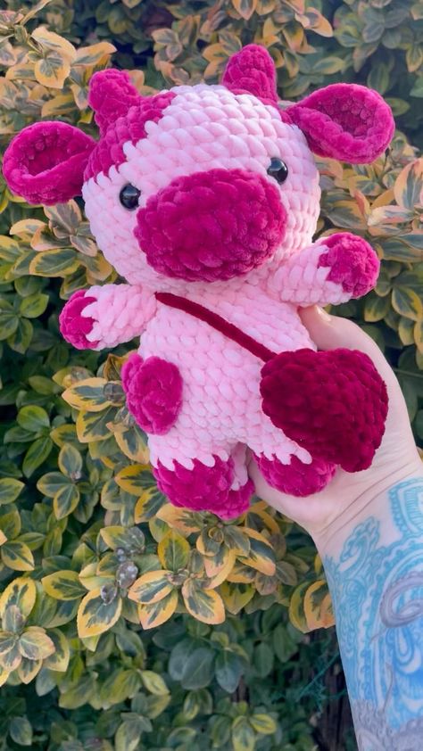 decrochetbysisters on Instagram: ❤️+🐄 Let me introduce you to our new Valentine’s day cow 😍 I am very happy how she turned out! She is so so cute. 🥰 Our Valentine’s day…