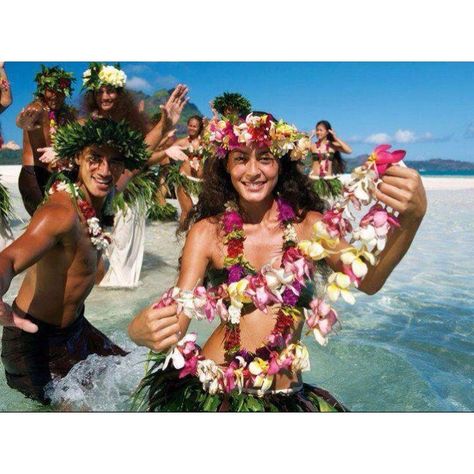 Lei - #hawaii #lei #aloha Hawaii Lei, Hawaiian Lei, Hawaii Trip, Hula Dancers, Aloha Hawaii, Sand Art, Beach Hut, Destin Beach, Big Island